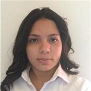 Profesora de Psicología que imparte clases a niños, adolescentes, y jóvenes universitarios